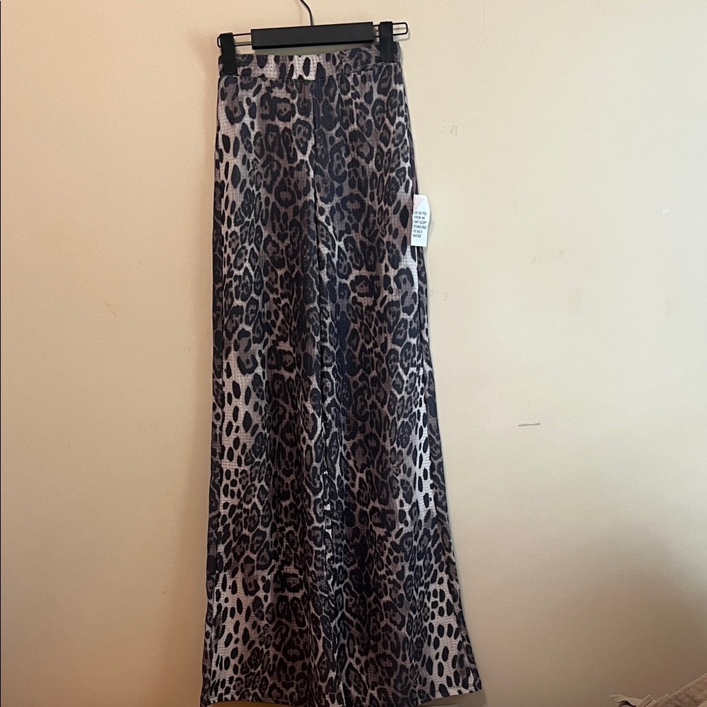 OSOS Leopard Print Wide-Leg Pants. SIZE XS. Brand new.
